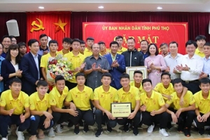 Phú Thọ: Gặp mặt tuyên dương đội bóng FC Phú Thọ được thăng hạng Nhất Quốc gia năm 2021