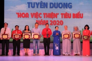 TPHCM: “Hoa việc thiện” giúp lan tỏa nghĩa tình