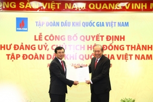 Phó Thủ tướng Thường trực Trương Hòa Bình trao quyết định bổ nhiệm Chủ tịch Tập đoàn Dầu khí