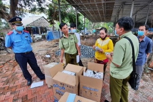 An Giang: Tạm giữ 7.500 chiếc khẩu trang và nhiều mỹ phẩm không rõ nguồn gốc xuất xứ