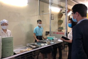 Hà Nội tăng cường kiểm tra, siết chặt bảo đảm an toàn thực phẩm dịp cuối năm