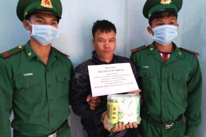 Kon Tum: Bắt giữ đối tượng vận chuyển trái phép 1kg ma túy tổng hợp