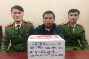 Nghệ An: Bắt đối tượng vận chuyển 19 bánh heroin
