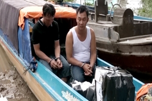 An Giang: Bắt 2 đối tượng vận chuyển gần 10.000 bao thuốc lá lậu