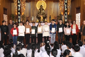 Đà Nẵng: Trao học bổng “Nối một vòng tay”cho sinh viên Y Dược Huế nghèo hiếu học