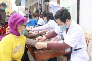 Nghệ An: Bệnh viện Đa khoa TP. Vinh khám bệnh, tư vấn và phát thuốc miễn phí cho bà con giáo dân