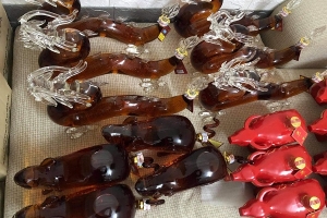 Phát hiện một cơ sở sang chiết rượu giả, gắn mác nước ngoài