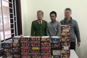 Nghệ An: Bắt giữ đối tượng giấu hơn 1 tạ pháo nổ trên xe ô tô tải và nhà riêng