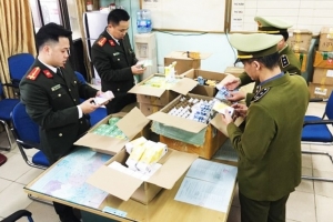 Hà Nội: Thu giữ hơn 10.000 sản phẩm phụ kiện thuốc lá điện tử, không có chứng từ