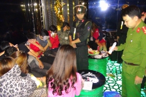 Quảng Ngãi: Đột kích quán karaoke phát hiện hơn 50 đối tượng dương tính với ma túy