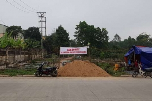 Vĩnh Phúc: Người dân bức xúc chặn đường vào bãi rác vì tình trạng đốt rác thải công nghiệp