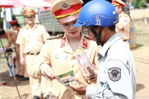 Người dân sẽ chính thức được quay phim, “giám sát” CSGT đang làm nhiệm vụ