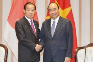 Thủ tướng Chính phủ Nguyễn Xuân Phúc tiếp Tổng Thư ký Đảng Dân chủ tự do Nhật Bản