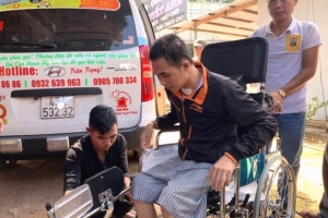 Đà Nẵng: “Chuyến xe 0 đồng” của nhóm bạn trẻ chở miễn phí người bệnh nghèo về quê đón Tết