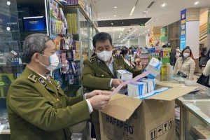 Hà Nội: Phát hiện nhiều hiệu thuốc không niêm yết giá khẩu trang y tế