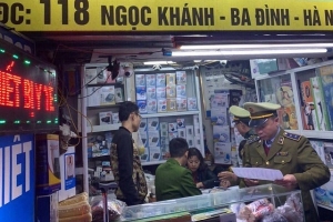 Hà Nội: Xử phạt hai cơ sở bán khẩu trang với giá "trên trời"