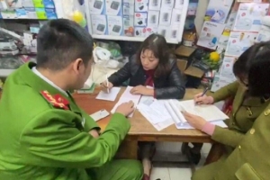 Hà Nội: Phát hiện cơ sở kinh doanh khẩu trang và nước rửa tay không rõ nguồn gốc