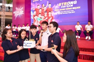 T&T Group đưa chương trình ‘Strong Vietnam’ đến trường Marie Curie, Duy Mạnh được fan tổ chức sinh nhật