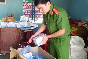 Quảng Ngãi: Phát hiện gần 4.000 khẩu trang không rõ nguồn gốc trong quán ăn