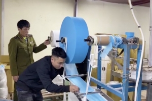 Đề nghị xử lý hình sự doanh nghiệp dùng giấy vệ sinh sản xuất khẩu trang