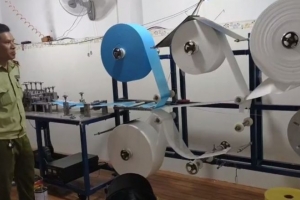 Phát hiện gần 40.000 khẩu trang sản xuất 'chui' chuẩn bị tuồn ra thị trường