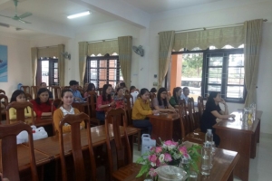 Phân hiệu Đại học Huế tại Quảng Trị: Trao tặng 240 lít nước rửa tay khô cho các trường THPT