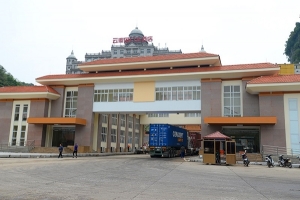 Hơn 1.000 xe nông sản chưa thể thông quan