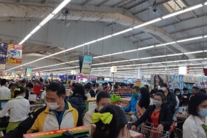 Hải Phòng: Người dân hoảng loạn đổ xô đi mua thực phẩm dự trữ