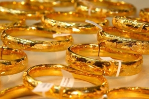 Đồng USD rớt giá, vàng tăng mạnh