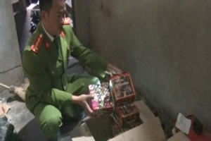 Quảng Trị: Phát hiện hàng chục hộp pháo cùng nhiều loại công cụ hỗ trợ tại 1 cửa hàng tạp hóa