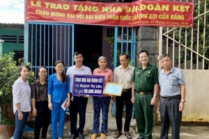 Bình Dương: Trao tặng 3 căn nhà đại đoàn kết, nhà tình thương