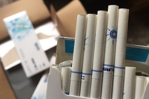Hải Phòng: Thu giữ gần 50.000 bao thuốc lá nhập lậu ngụy trang trong container than củi