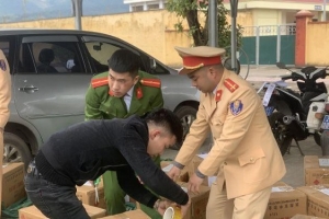 Bắt giữ gần nửa tấn pháo nổ trên cao tốc Nội Bài – Lào Cai