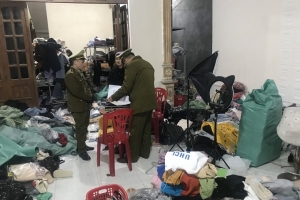 Lạng Sơn: Phát hiện cơ sở kinh doanh các sản phẩm thời trang không rõ nguồn gốc xuất xứ