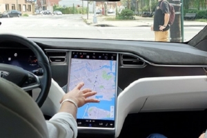 Tesla bị yêu cầu thu hồi 158.000 xe do lỗi bảng điều khiển màn hình
