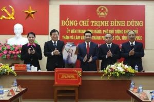 Phó Thủ tướng Chính phủ Trịnh Đình Dũng thăm và làm việc tại thành phố Phúc Yên