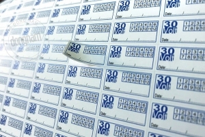 Xem xét việc dán tem điện tử cho doanh nghiệp sản xuất, nhập khẩu thuốc lá và rượu