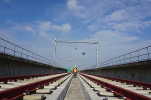 TPHCM: Thay gối cao su lệch khỏi vị trí của tuyến metro số 1