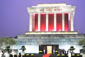 Các đại biểu Đại hội Đảng toàn quốc lần thứ XIII vào Lăng viếng Chủ tịch Hồ Chí Minh