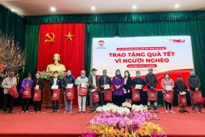Tập đoàn TNG Holdings Vietnam trao 1.000 phần quà Tết cho hộ nghèo