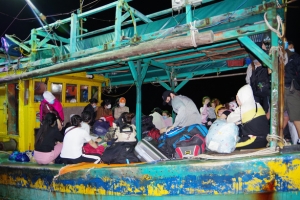 Cà Mau: Phát hiện tàu cá chở 34 người nhập cảnh trái phép từ Malaysia