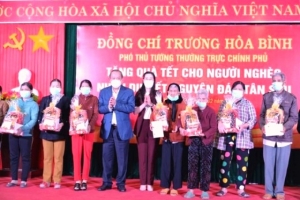 Phó Thủ tướng thường trực Trương Hòa Bình: Thăm và tặng quà tết tại Quảng Ngãi