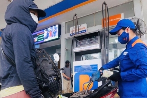 Giá xăng dầu hôm nay: Giữ ổn định so với giá bán lẻ