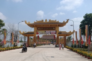 Thưa người đi lễ đầu năm tại Thiền viện Trúc Lâm Bình Phước