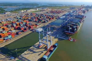 Hoàn thiện hạ tầng cầu cảng container phục vụ nhu cầu thông qua hàng hóa xuất nhập khẩu của Việt Nam và khu vực