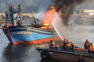 Đà Nẵng: Cháy lớn tại cảng cá Thọ Quang