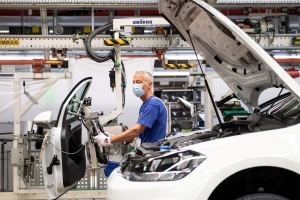Thiếu hụt chất bán dẫn: Các hãng ô tô toàn cầu có thể bị mất 61 tỷ USD năm 2021