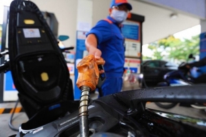 Giá xăng dầu hôm nay 15/2: Tiếp đà tăng mạnh