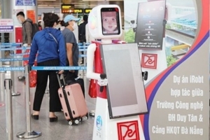 Đại học Duy Tân: Sử dụng robot hỗ trợ hành khách tại Cảng Hàng không quốc tế Đà Nẵng