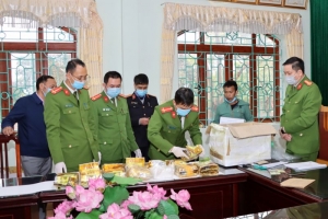Lai Châu: Bắt giữ 3 đối tượng vận chuyển 18kg ma túy dạng đá